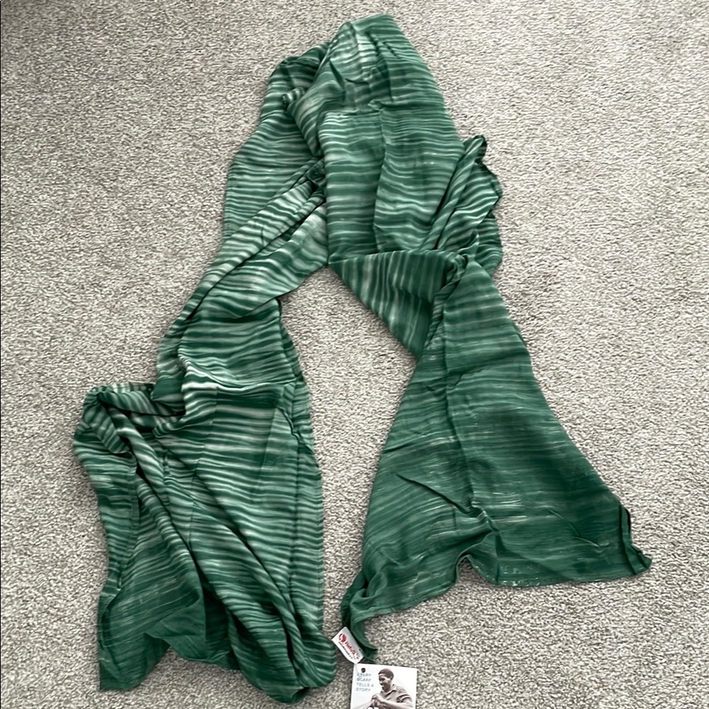 Elegant Green Striped Scarf